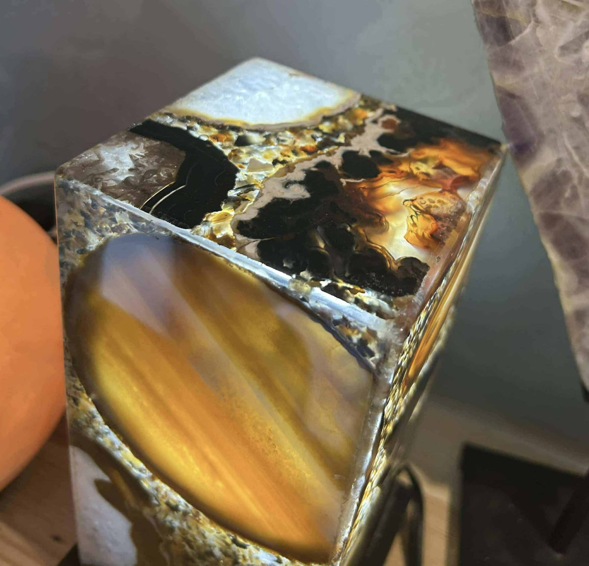 Lampe en plaque d’agate du Brésil