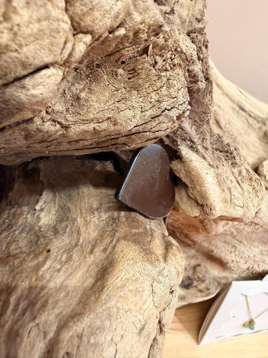 Plaque de téléphone en shungite cœur
