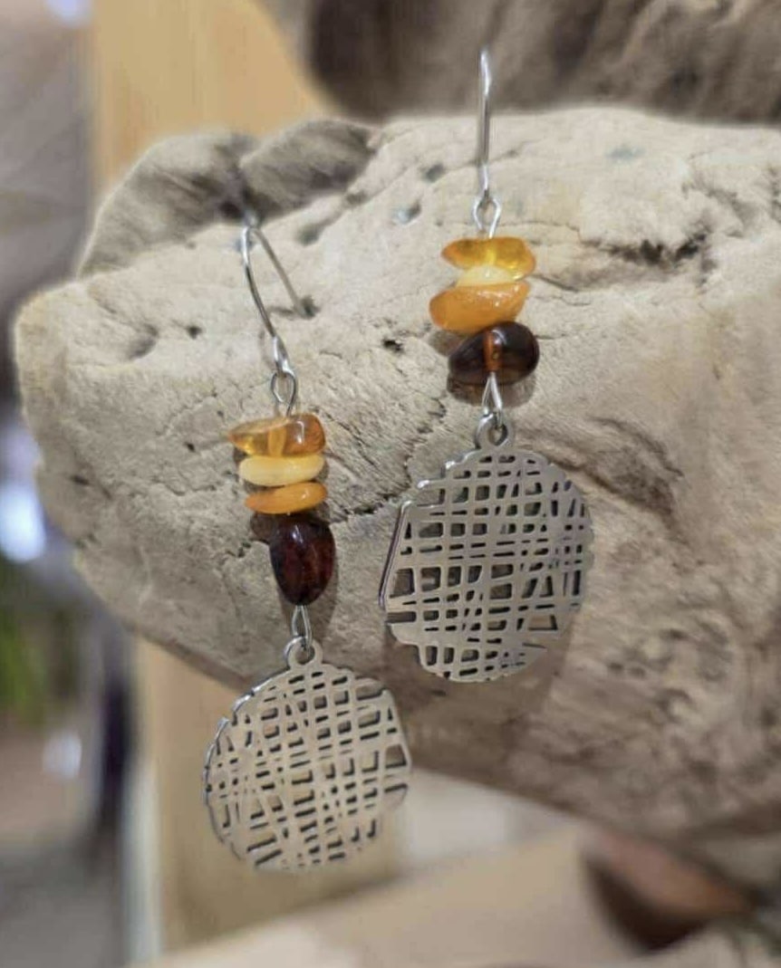 Boucle d’oreille filigrane chips ambre