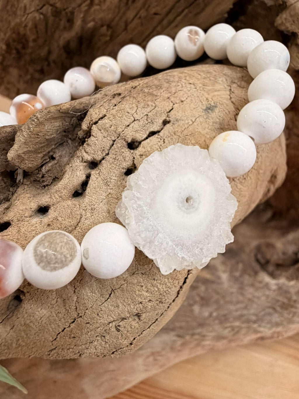 Bracelet Agate de Mongolie blanche , Fleur de cristal