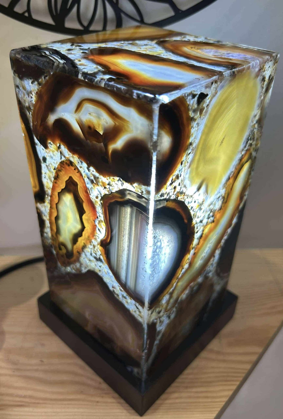 Lampe en plaque d’agate du Brésil