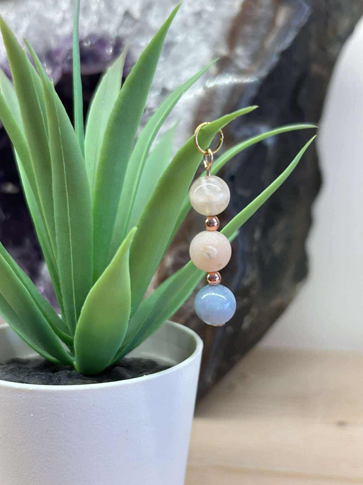 Pendentif Grainie féminité et spiritualité