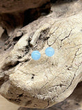 Boucles d’oreilles Calcédoine 8 mm – Douceur, apaisement et communication