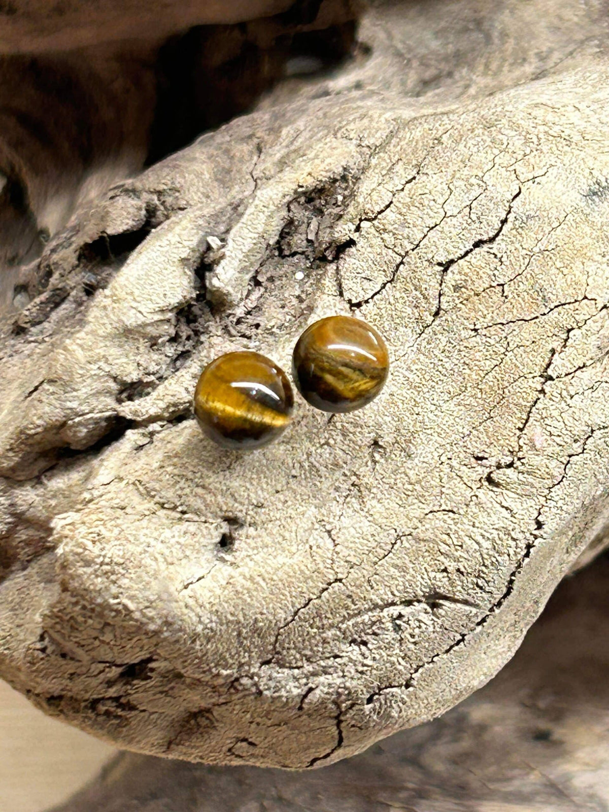 Boucles d’oreilles oeil de Tigre 8 mm – Protection, force et confiance