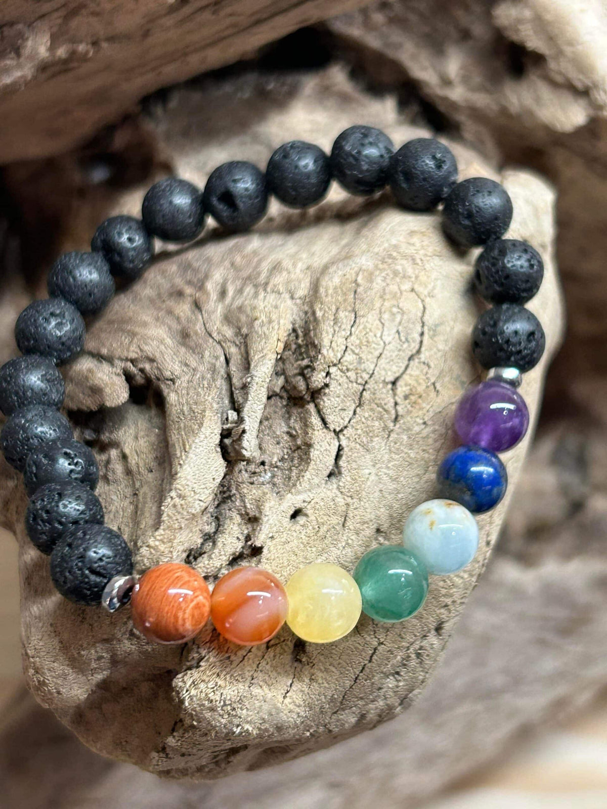 Bracelet Chakras et Pierre de Lave – Équilibre et ancrage énergétique