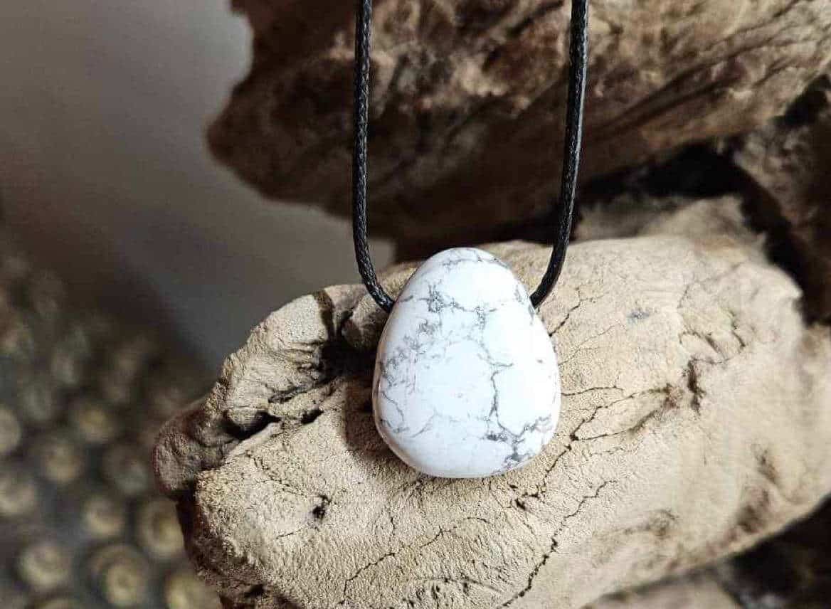 Collier pierre percée Howlite
