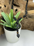 Long collier, style Mala en pierre de lave