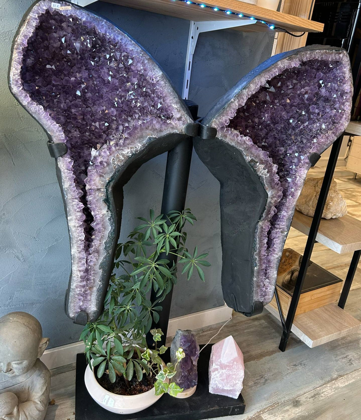 Papillon en Améthyste du Brésil – Pièce d’exception 120 cm