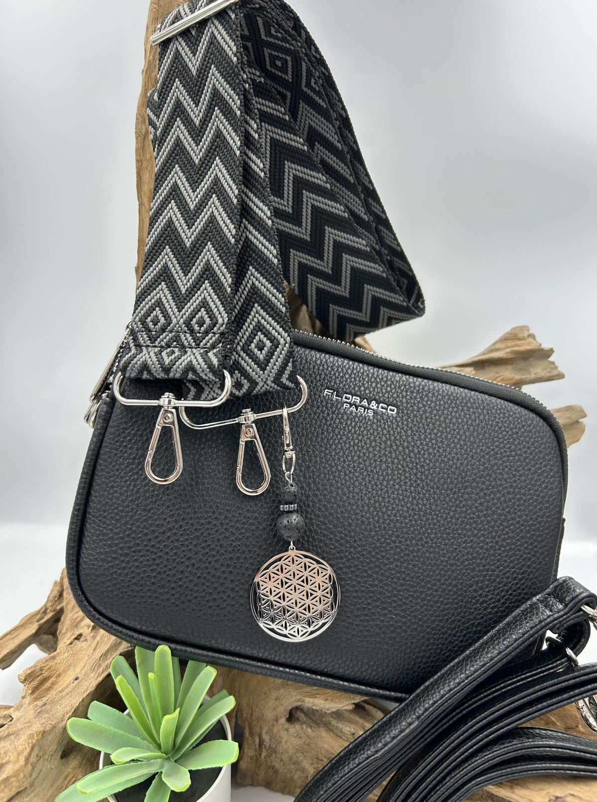 Sac flora&amp;co avec déco pierre de lave et fleur de vie