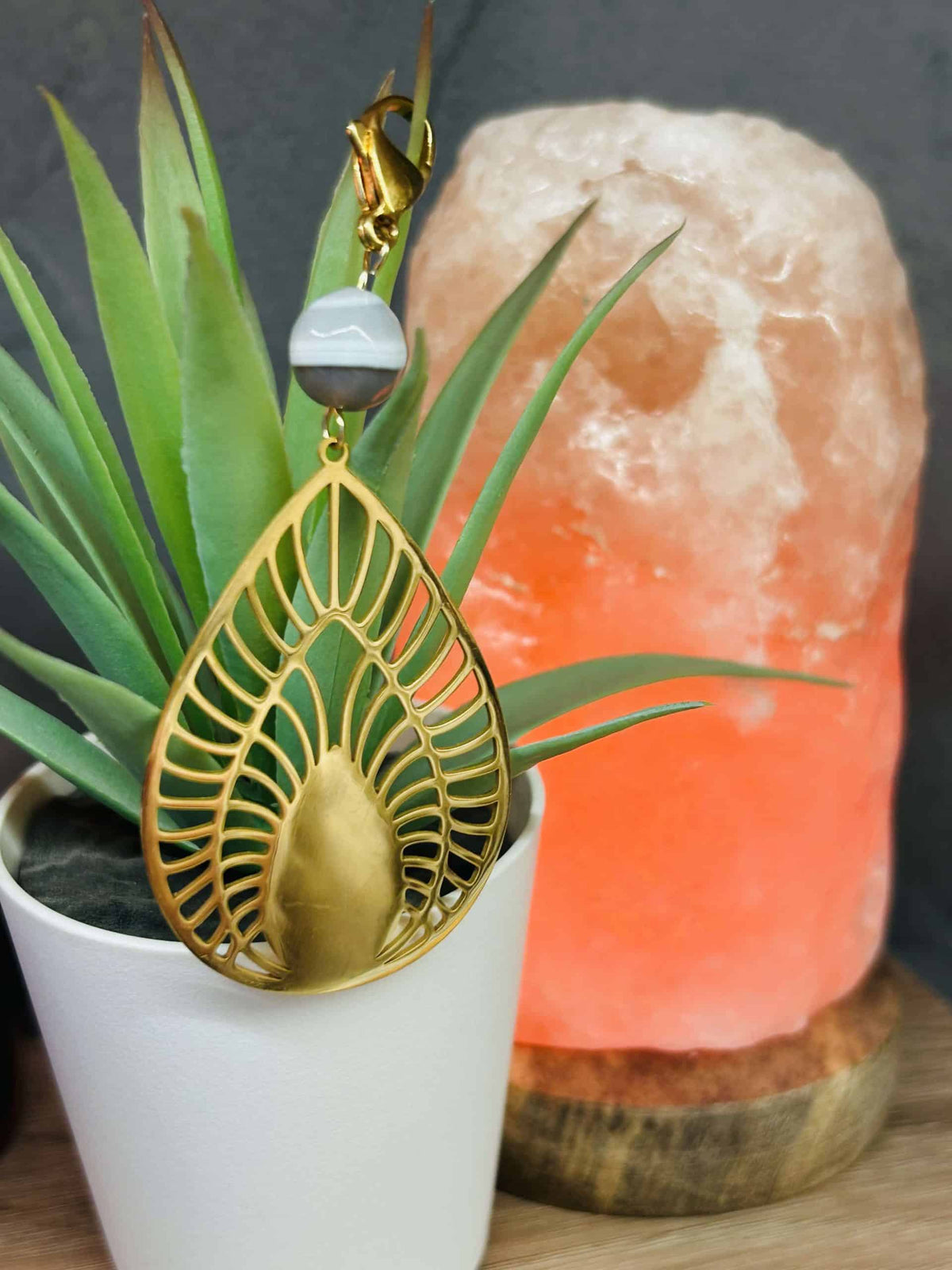Porte clé/accroche moi partout doré et agate