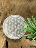 Plaque ronde en Sélénite – Fleur de Vie pour sommeil paisible et rechargement