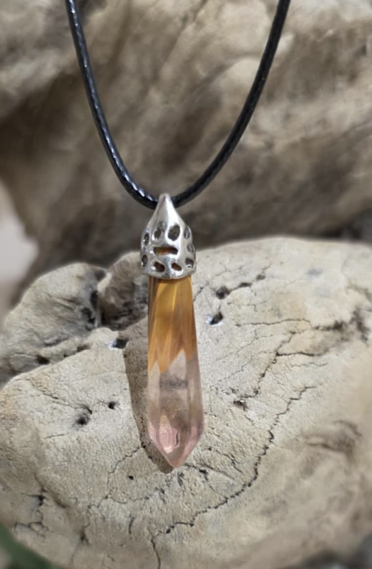 Collier en pointe type pendule en quartz hematoide