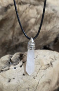 Collier en pointe type pendule en cristal de roche