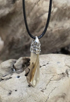 Collier en pointe type pendule en quartz hematoide