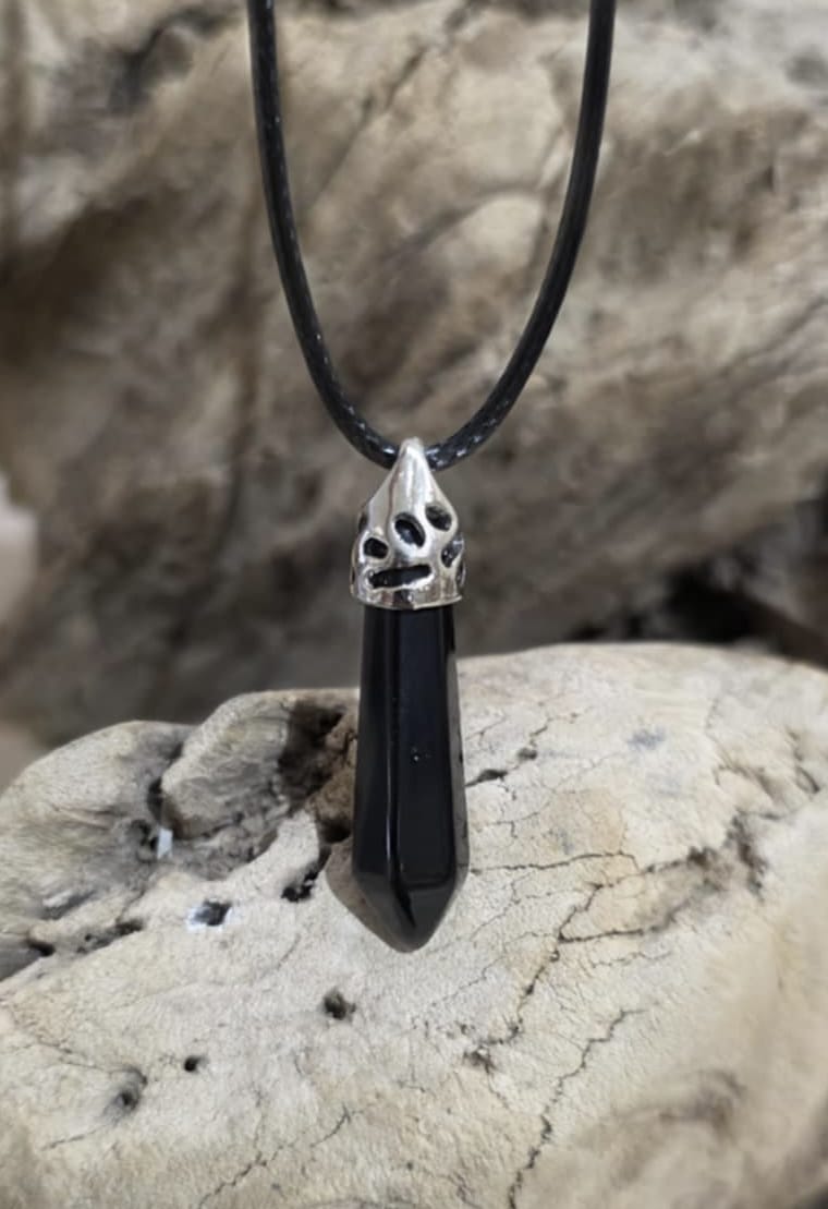 Collier en pointe type pendule en obsidienne noir