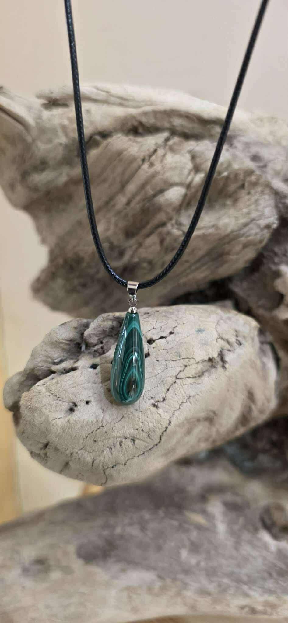 Pendentif en Malachite pierre de transformation et de protection